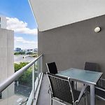 Brisbane Cbd Apartment With Resort Amenities