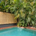Spacious 2Br Stay, Parking Pool & Balcony