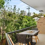 Spacious 2Br Stay, Parking Pool & Balcony