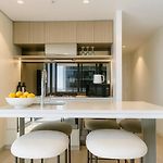 Bright & Calm Haven Lv 17 - W/ Sky & Balcony Views - Apartment