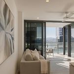 Bright & Calm Haven Lv 17 - W/ Sky & Balcony Views - Apartment