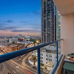 Modern Cbd Studio W/ Balcony Views | Pool & Gym