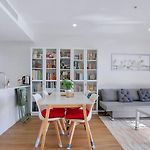 Windward - Inner-City Skyline Stay With Pool Access
