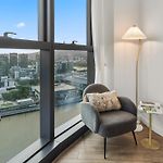 2B2B High Floor Apt With Riverview & Parking
