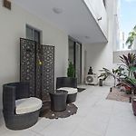 Spacious Comfortable Unit With Free Parking & Pool
