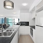 Brisbane Cbd Apartment With Resort Amenities