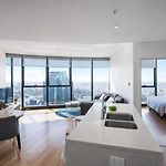 Sky-High Luxury On 50Th Floor Breathtaking Views By Stylish Stays