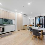 The Park Life A West End 2 Bed Retreat