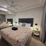 Portside Wharf Retreat With 1 - Bedroom King Bed