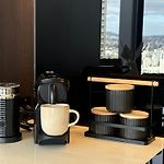 Luxury Riverside Retreat, Infinity Pool, Free Parking
