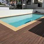 Spacious Comfortable Unit With Free Parking & Pool