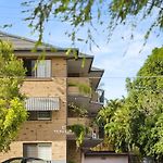 Spacious 2Br Stay, Parking Pool & Balcony