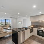 One Sky Residence - Sleep 6 - Pools Cinema Sauna Gym Free Parking