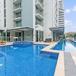City Escape 2Bed-2Bath-1Car-Pool-Views - Cbd