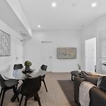 Penthouse Sleeps 8 - Cbd Views - Resort Pools- Games - Baby Stay