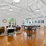 Penthouse Sleeps 8 - Cbd Views - Resort Pools- Games - Baby Stay