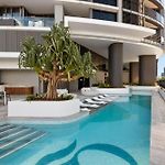 Qw Residences - Premium River & City View Apartment