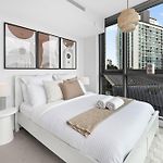 Portside Luxe Retreat 2Br Free Parking & Pool