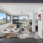Luxury 2Bed2Bath Apt With Pool, Parking, Gym And Views