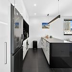 Luxury 2Bed2Bath Apt With Pool, Parking, Gym And Views