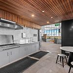 Luxury 1 Bedroom Retreat In Brisbane City With Pool And Gym
