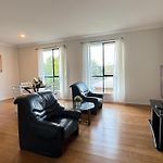 16B Peaceful Ensuite Room In Coopers Plains