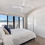 3Br Top Floor Apartment With Parking, Ev Friendly & Views Brisbane South