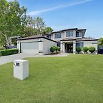 Spacious Family & Dog-Friendly Home On The Water