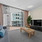 Central City Apt With King Bed, Pool, Gym And Sauna