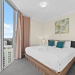 Central City Apt With King Bed, Pool, Gym And Sauna