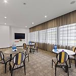 Luxury 2 Bedroom Retreat With Pool And Gym Access