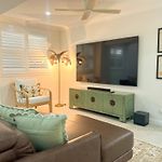 4Bdr Queenslander With Pool Near Manly Esplanade