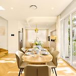 Brand-New 4Br Luxury Living Near Airport And Mall