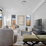 Comfortable 4 Bedroom Family Home With 3 Bathrooms And Air Conditioning