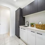 Calm & Cosy Bulimba Townhome Retreat