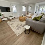 Bay Breeze Manor Grand 5Br Queenslander Haven