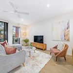 Calm & Cosy Bulimba Townhome Retreat