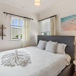 Budget Friendly Stay For 7 Two Minutes Walk To Train