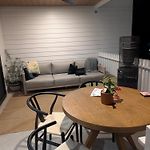 Welcoming Homestay With Airport And City Access