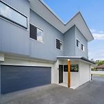 Calm & Cosy Bulimba Townhome Retreat