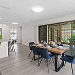 Full Ac Home Renovated And Close To Sunnybank And Shops