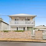 Luxury Grecian Villa With Magnesium Pool And Bbq
