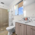 2-Storey 3Br Haven - Sleeps 8 - Free Parking & Gym