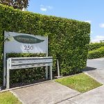 Spacious 3 Bedroom Townhouse In Prime Location!
