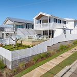 Nordica Luxury Bayside Retreat Wynnum Sleeps 10