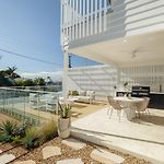 Nordica Luxury Bayside Retreat Wynnum Sleeps 10