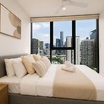 Level 22 Skyline Views With Sauna, Gym, Pool And Free Parking