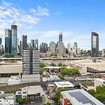 Sunny, Central & Modern Apt With Breathtaking Views!