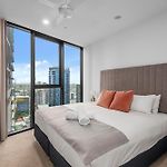 Stunning River & Mountain Views With 2Br, Pool & Gym