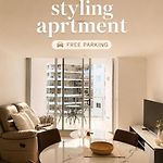 Stylish Designer Apartment With Rooftop, Balcony & Parking